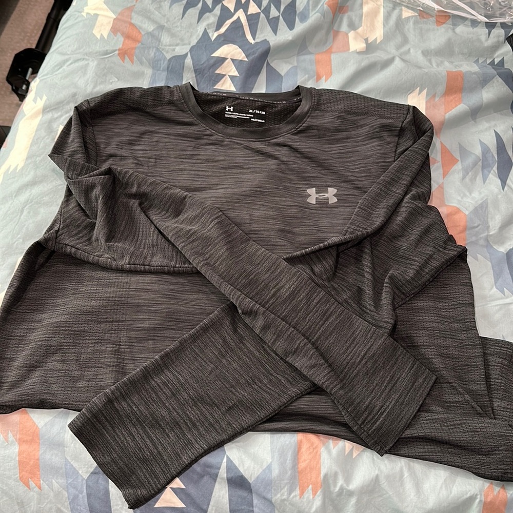 Under Armour men’s XL heat gear long sleeve shirt